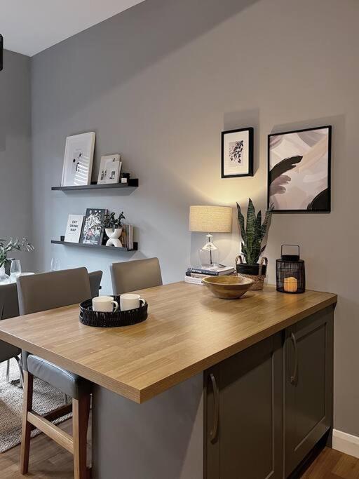 Modern Ground Floor Apartment 토드모던 외부 사진
